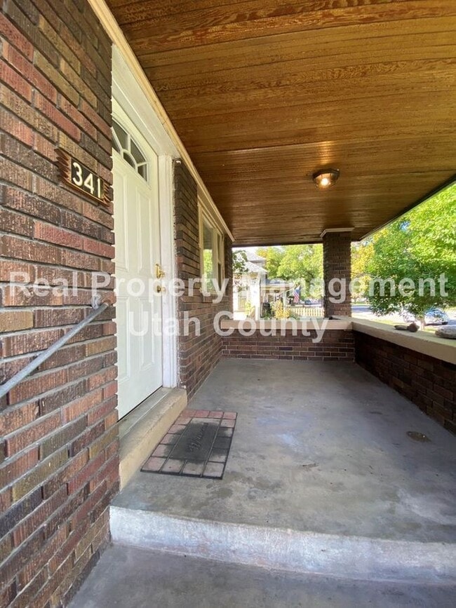 Building Photo - 341 N 400 W St