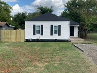 Building Photo - Beautifully Redone 2 Bedroom House! Available for a 5/1 Move In!!! *Updated Photos to Come*