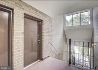 Building Photo - 11051 Camfield Ct