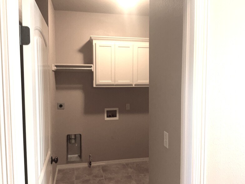 Building Photo - 14537 S Urbana Ct