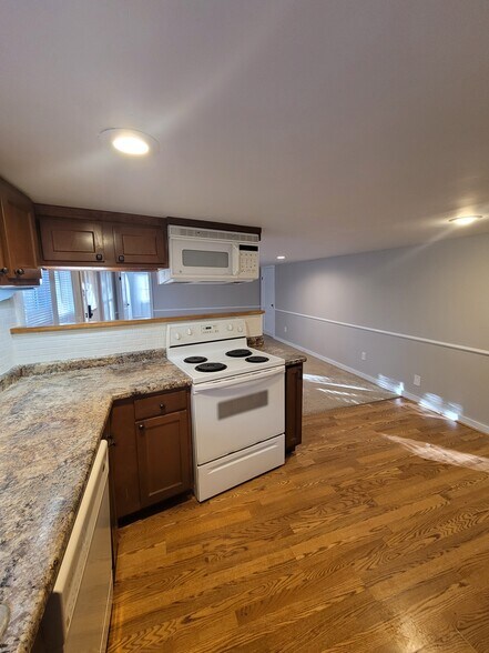 Building Photo - W4019 Oakwood Dr