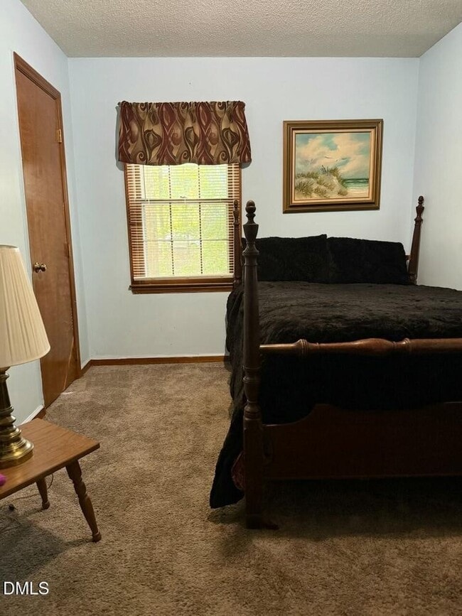 Building Photo - 886 Rollins Rd