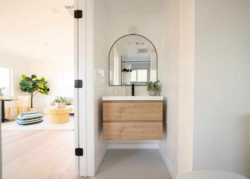 Building Photo - 2681 Roseview Ave