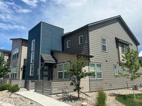 Building Photo - End unit FURNISHED Townhouse in Victory Ridge