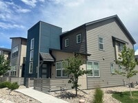 Building Photo - End unit Townhouse in Victory Ridge