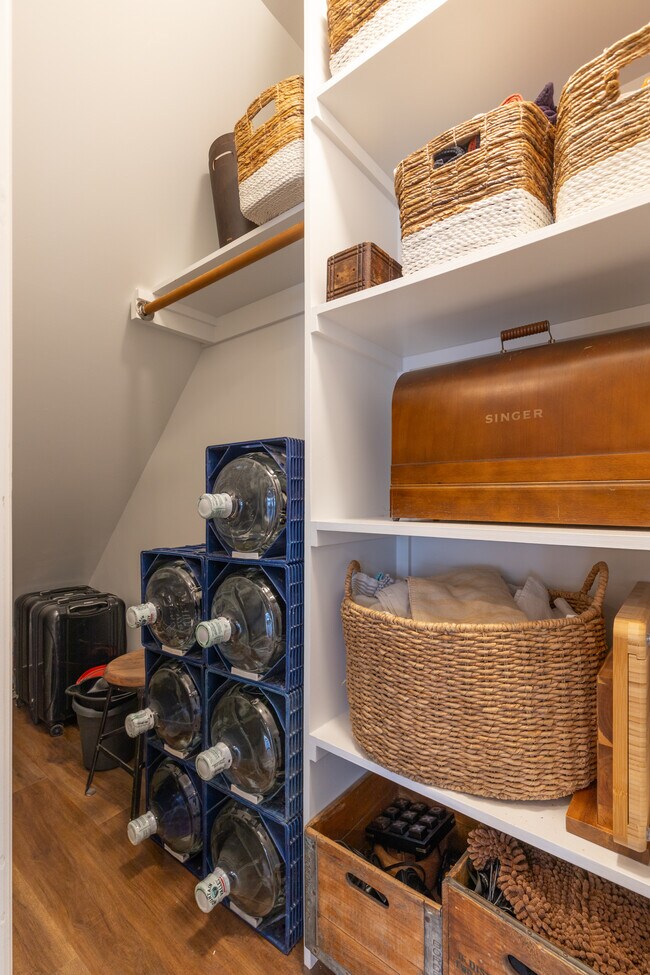 Building Photo - 165 Byrne Ave