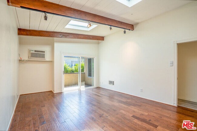 Building Photo - 12014 Kling St