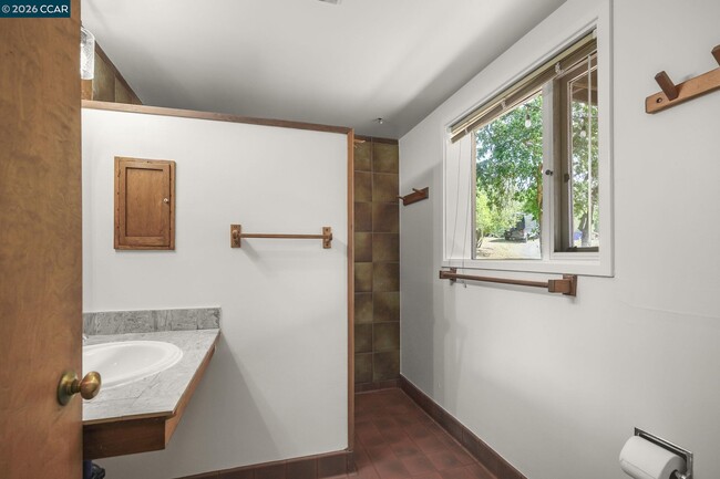 Building Photo - 165 Topaz Ln