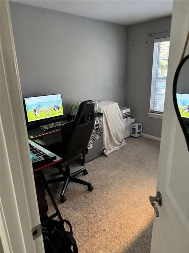 Building Photo - 18 Smithwheel Rd