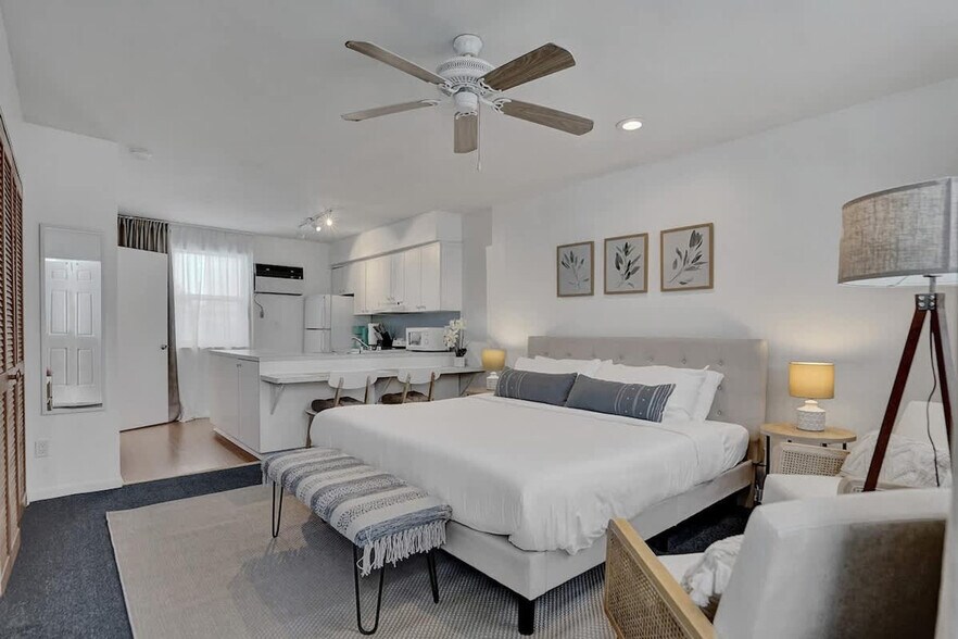 Building Photo - 810 S Surf Rd