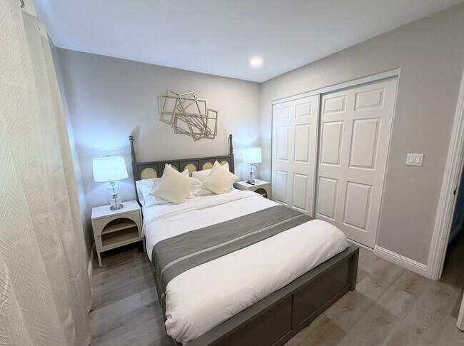 Building Photo - 451 E Lincoln Ave