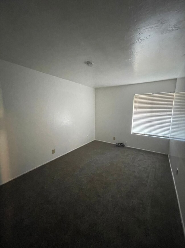 Building Photo - CONDO