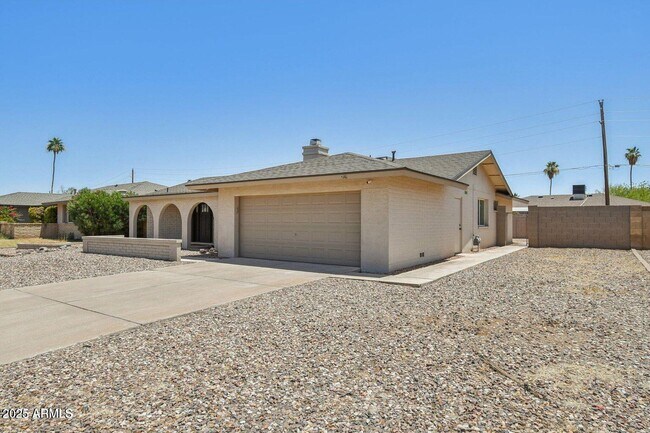 Primary Photo - 2519 E Geneva Dr