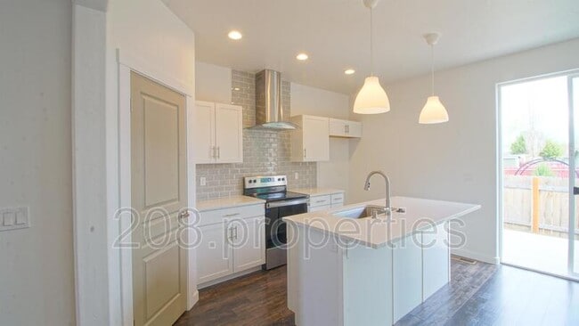 Building Photo - 2188 W Bella Ln