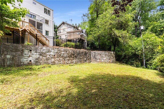 Building Photo - 1327 Harvard Rd NE