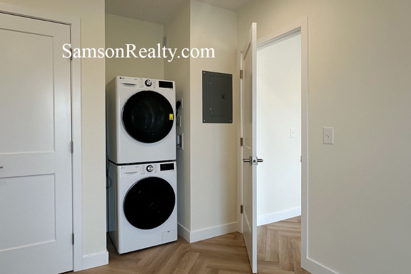 Building Photo - 381 Wickenden St