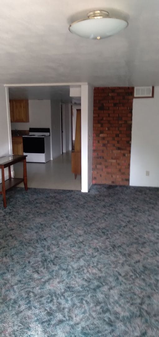 Building Photo - 2405 Sunset Dr