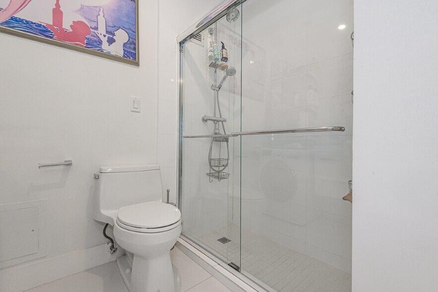 Building Photo - 2301 Collins Ave