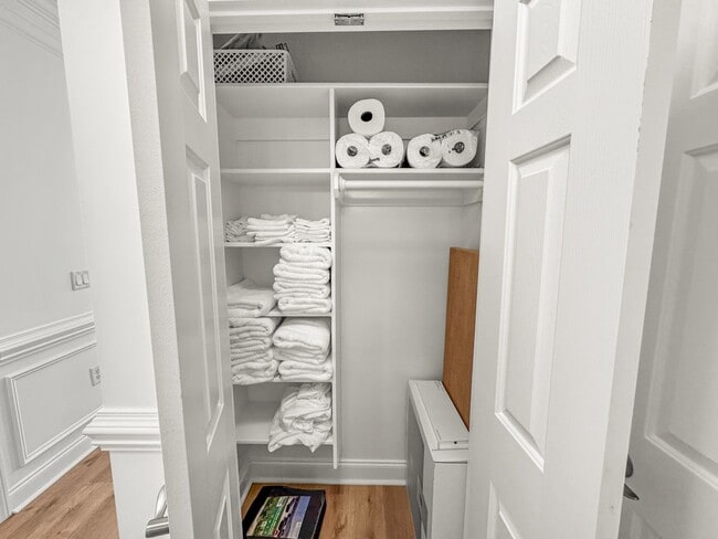 Building Photo - Fully Furnished Waterfront Elegance on Mai...