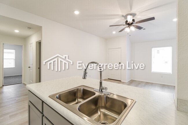 Building Photo - 167 Meadow Dr