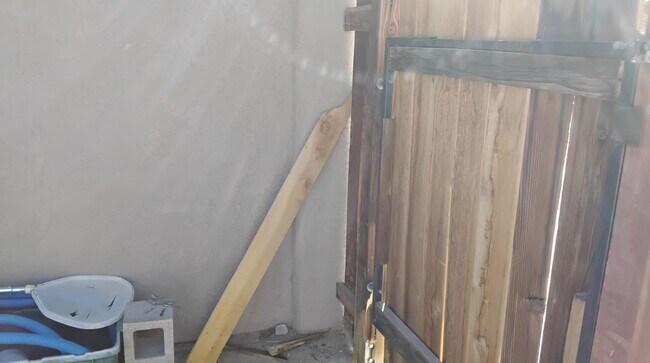 Building Photo - Pool Home in 29 Palms