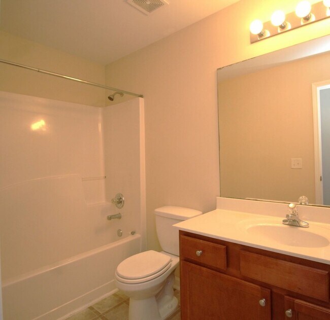 Building Photo - Walking distance to Downtown Sugar Hill!