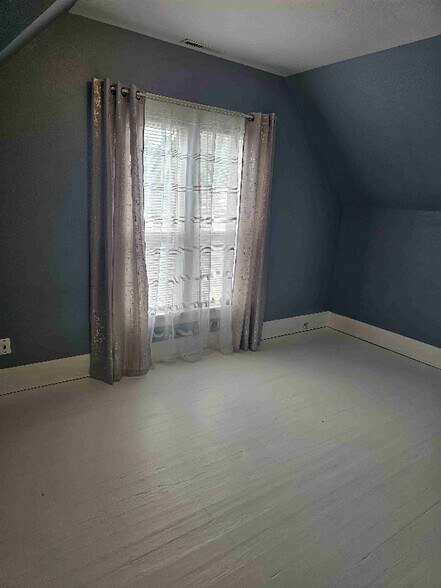 Building Photo - 2643 Sumner Ave