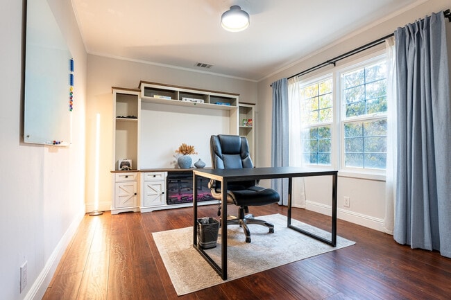 Building Photo - 1004 Airport Blvd