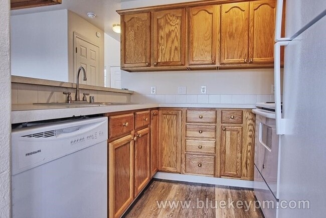 Building Photo - 3 Bed, 1.5 Bath Duplex in Hazel Dell Close to Bus Lines and Shopping