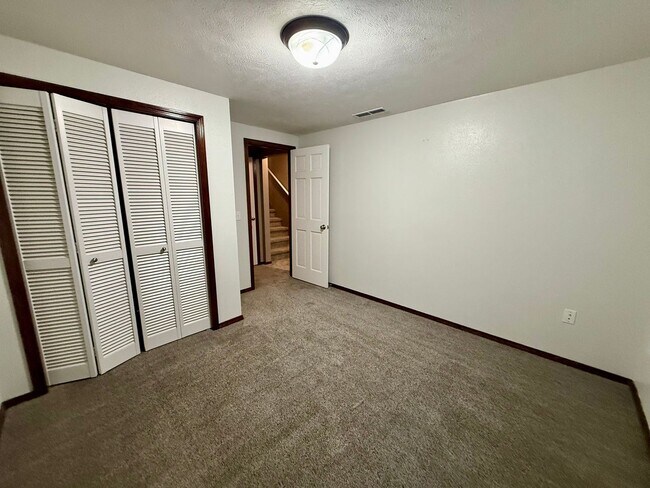 Building Photo - Stunning 3 Bed 2 Bath Eagle Ridge Home w/ Large Fenced Backyard and Raised Deck!