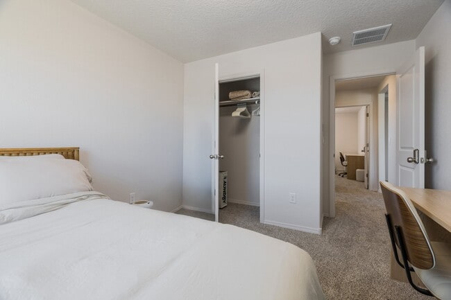 Building Photo - 5631 Sagan Loop SE