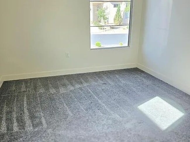 Building Photo - 3 Bedroom Home In 55+ Community!