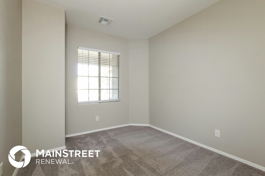 Building Photo - 12933 W Ash St