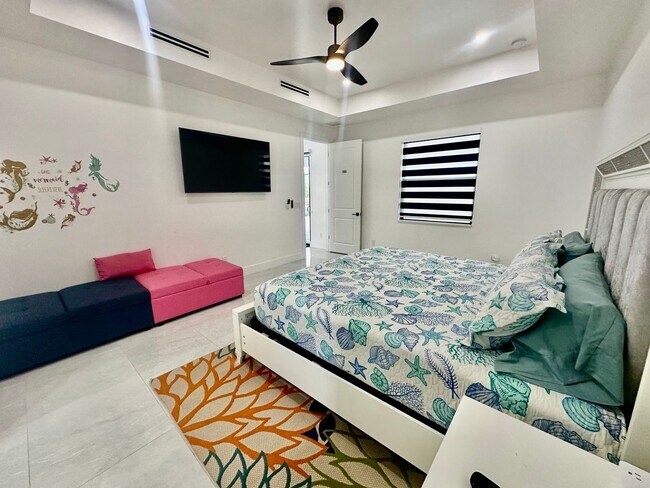 Building Photo - Fully Furnished Annual Rental- 3 Bedroom 2 Bathroom - Pool and Waterfront- NE CAPE CORAL