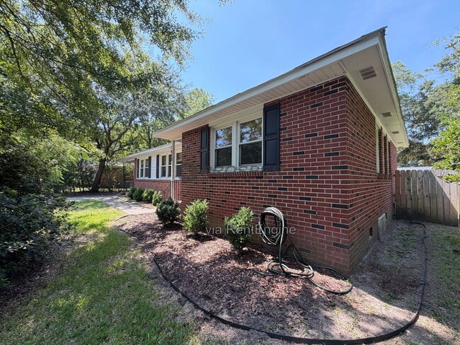 Building Photo - 1439 Village Rd