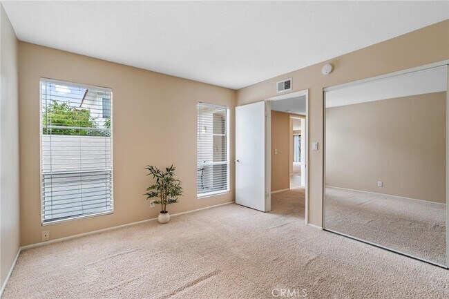 Building Photo - 13 Rockrose Way