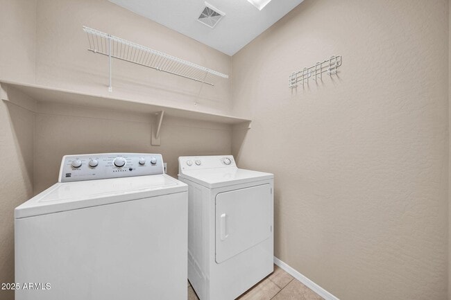Building Photo - 3639 W Thalia Ct