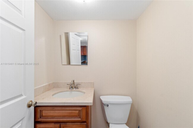 Building Photo - 540 Brickell Key Dr