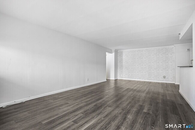 Building Photo - 143 Hoyt St