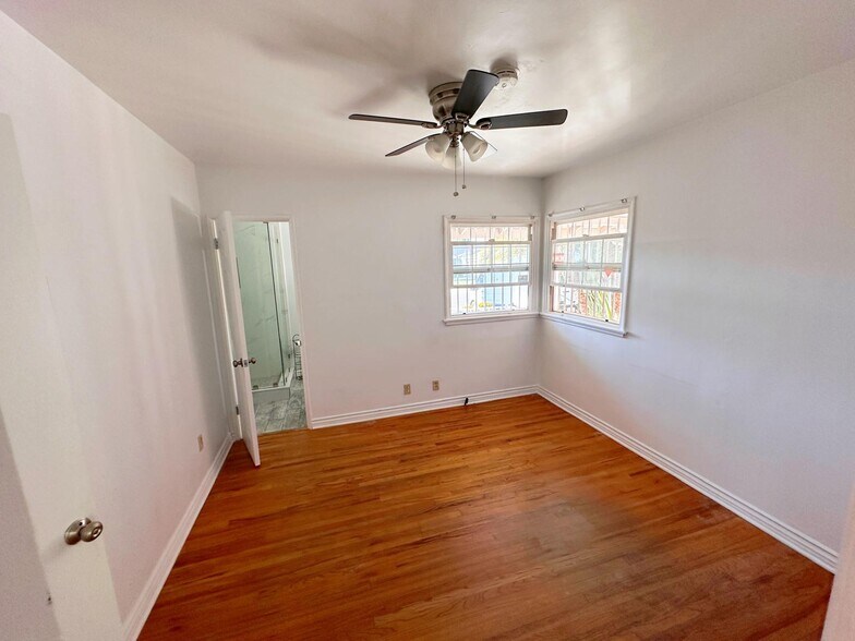 2nd bedroom with private bathroom - 6500 Whitaker Ave