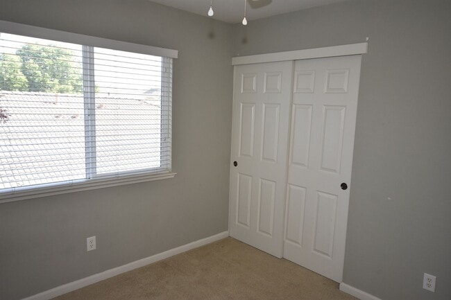 Building Photo - 1564 Blue Beaver Way