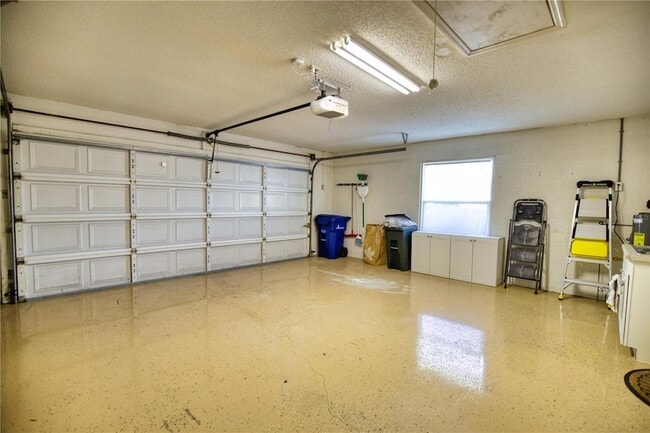 Building Photo - 831 Harrington Lake Ln