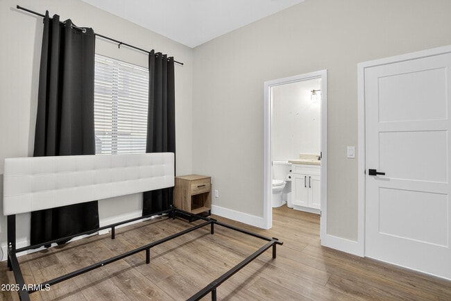 Building Photo - 10587 E Sheena Dr