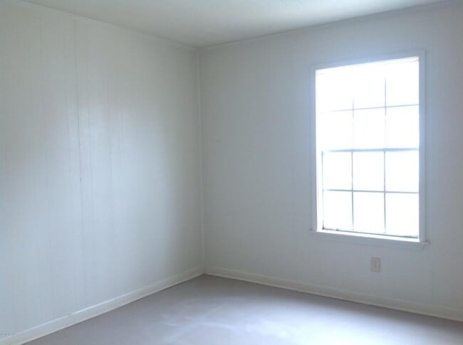 Building Photo - 706 Picard Rd