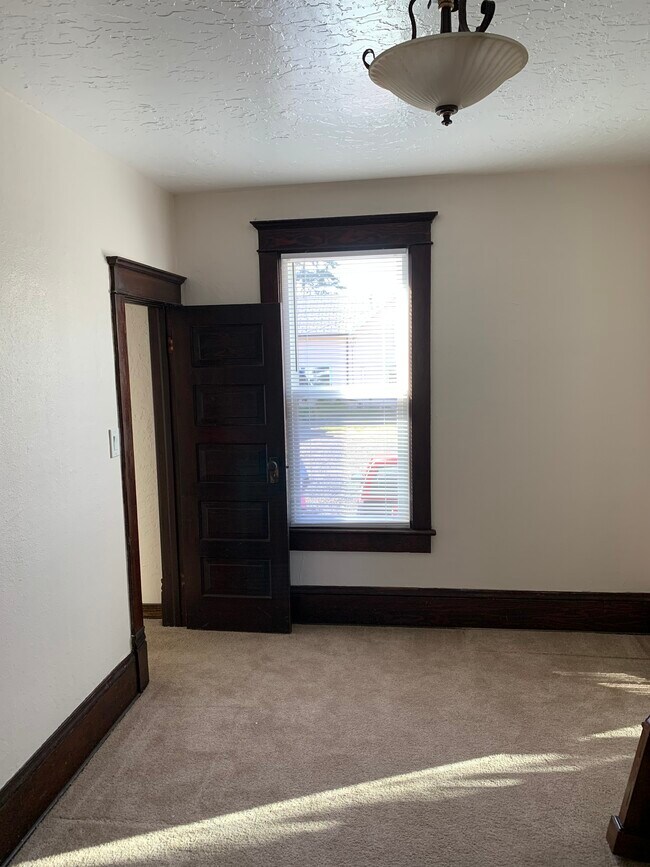 Bedroom2 - 304 W Illinois St