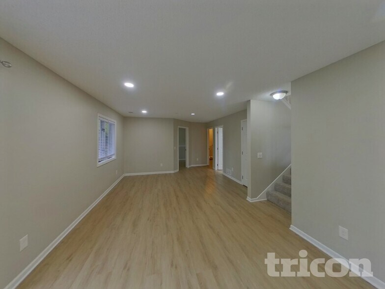 Building Photo - 4448 Hamilton Dr