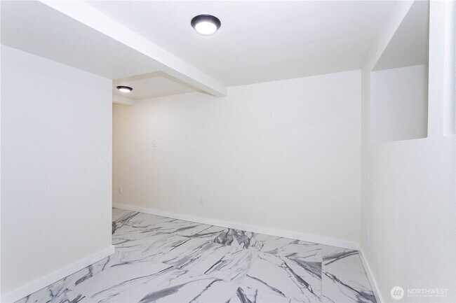 Building Photo - Beautifully Renovated 4-Bedroom Home in De...
