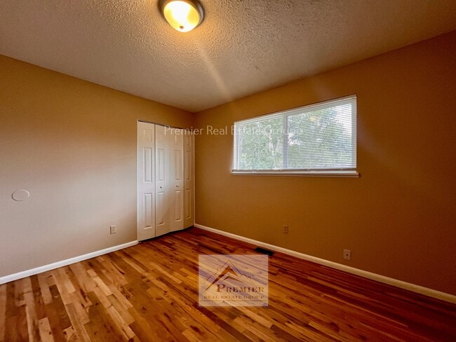 Building Photo - 1304 Rainier Dr