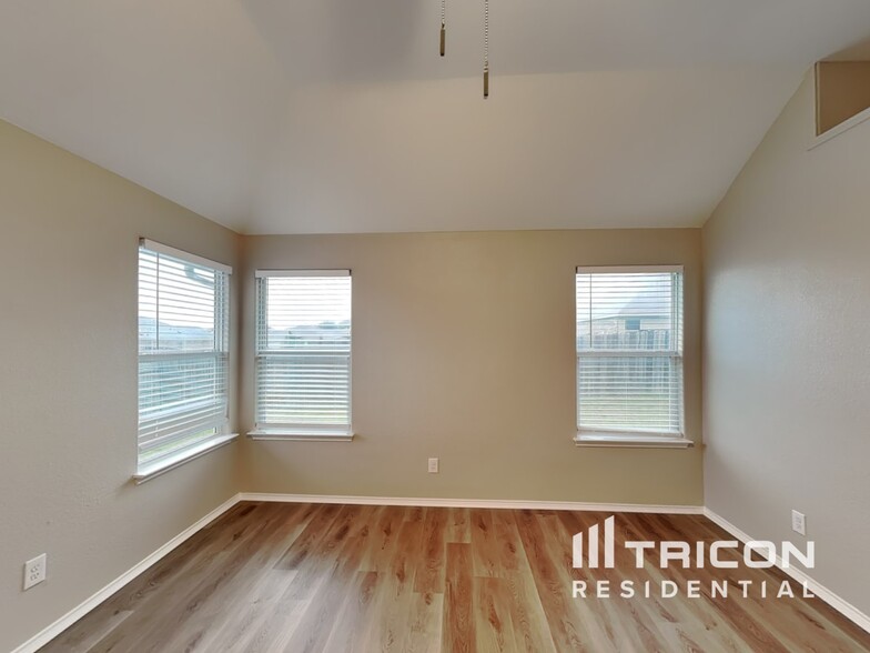 Building Photo - 5401 Creek Hill Ln