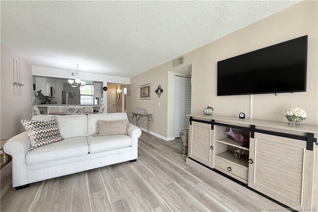 Building Photo - 1950 SW Palm City Rd